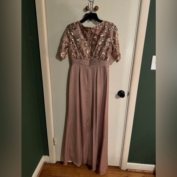 Adrianna Papell Evening/Wedding Gown Mauve/Rose Gold Size 4 - Picture 2 of 2